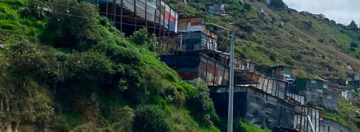 Barrio Las Aguas: 11 años de lucha contra el derrumbe de una montaña