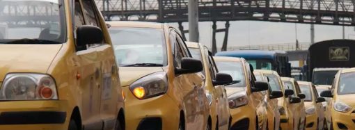 El gremio de taxistas y representantes del gobierno se reunieron para discutir las inconformidades del sector.
