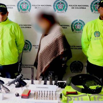 Capturan a mujer con armas y prendas de la fuerza pública en Ciudad Bolívar